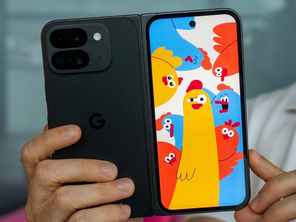 Chicken animations on the front display of the Google Pixel 9 Pro Fold.