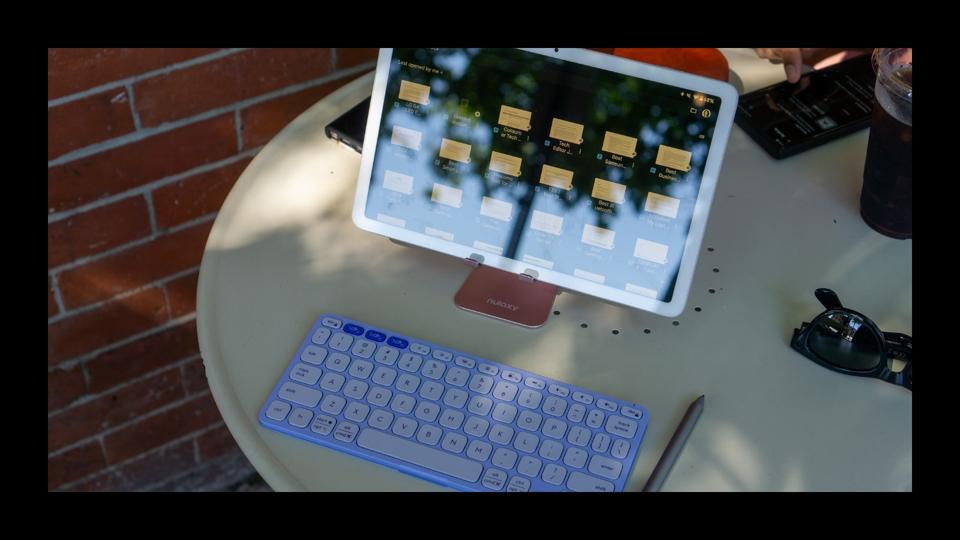 The author's Google Pixel Tablet and Logitech Keys-To-Go 2 keyboard on an outdoor table.