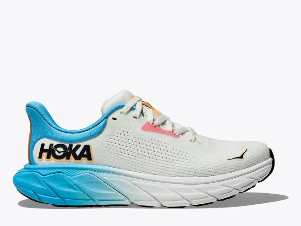 Hoka Arahi 7 shown against a white background