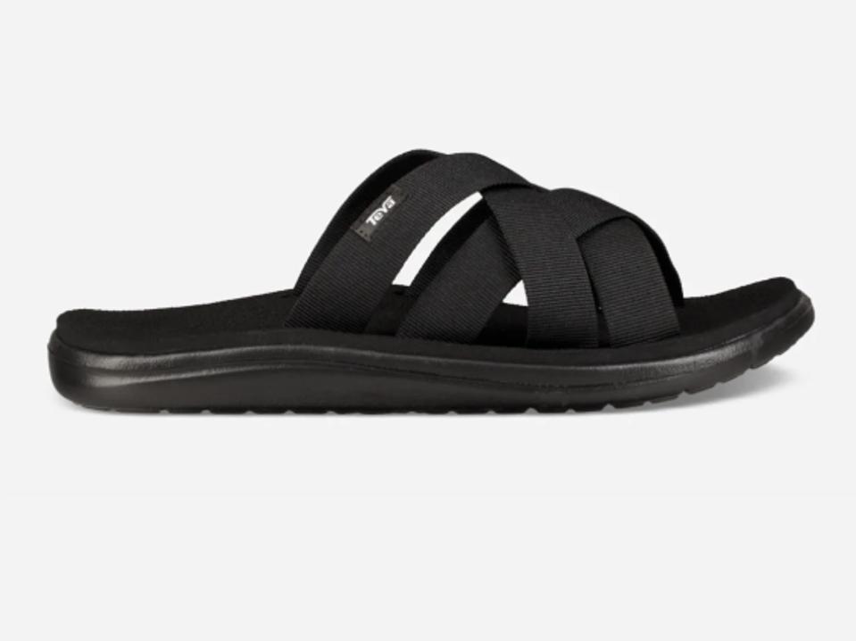 profile view of men's Voya Slide in black. 