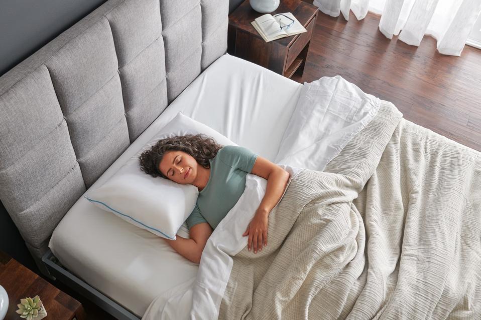 A woman sleeping on the Tempur-Pedic Tempur-Cloud Breeze Dual Cooling Pillow (Queen)