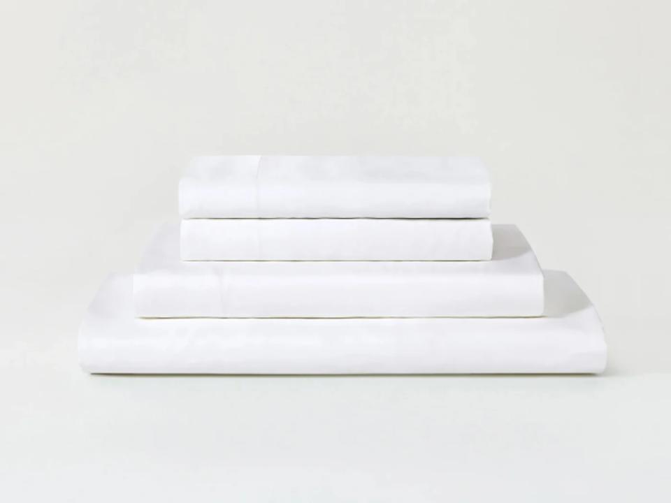 Sijo AiryWeight Eucalyptus Sheet Set in Snow stacked on a white background