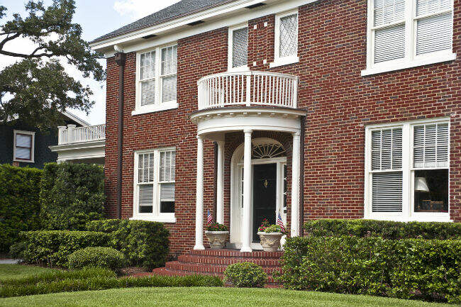 Maisons en briques de style colonial