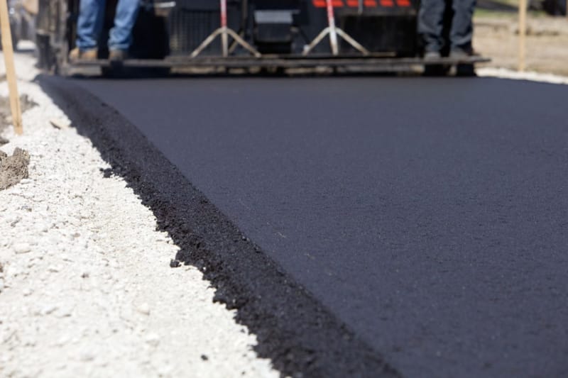 Coût d'une allée en asphalte par rapport à une allée en béton