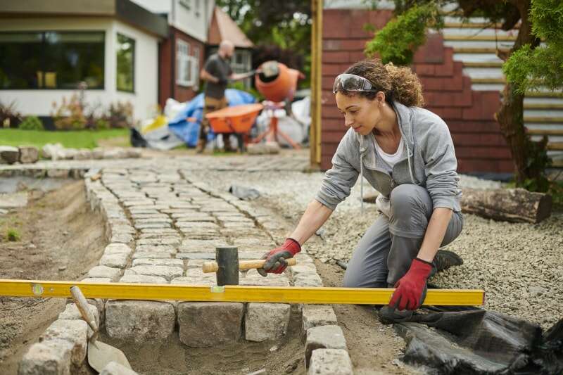 Passez un appel téléphonique par mois pour garder votre maison en parfait état