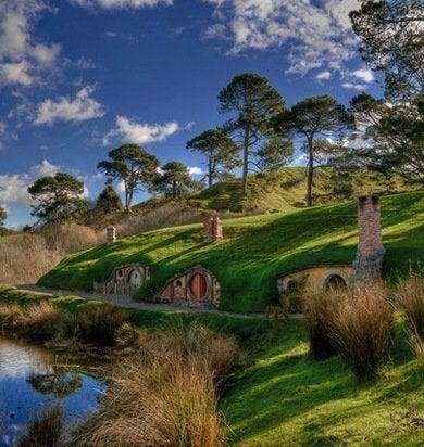 12 maisons de Hobbit qui vous donneront envie de déménager sous terre