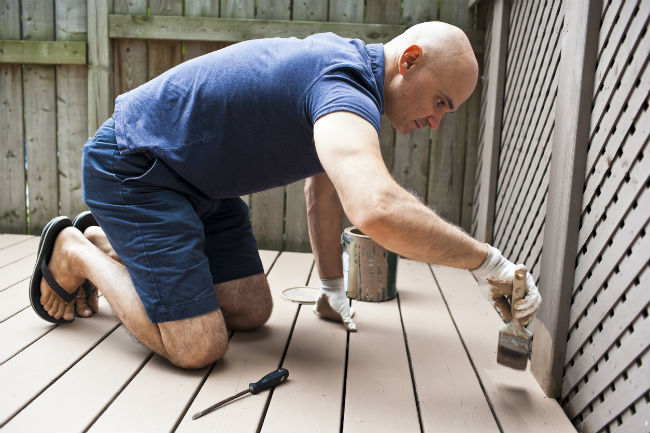 Peindre ou teindre une terrasse : la meilleure finition pour votre structure