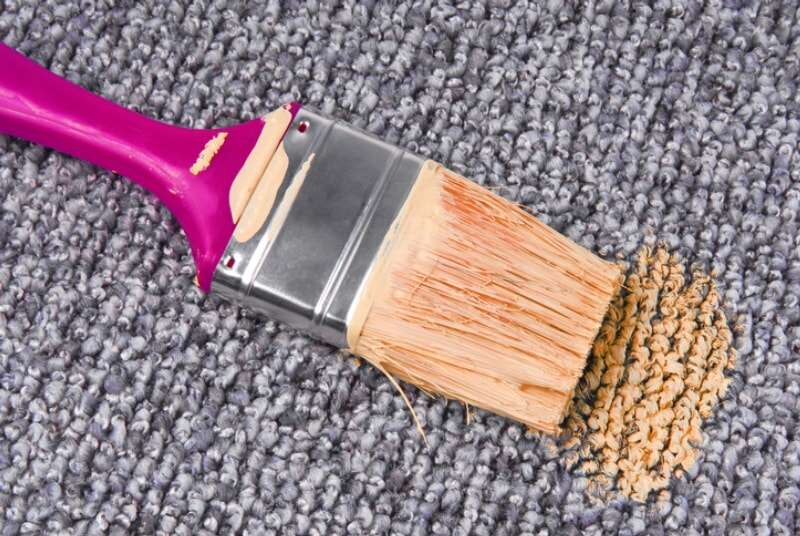 Maison fixe sous $20 pinceau sur tapis