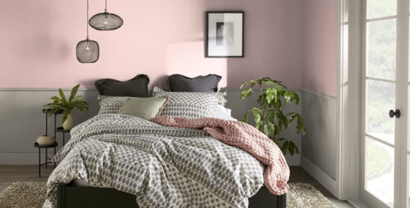 les erreurs de peinture qui donnent à votre maison un aspect terne chambre à coucher peinte avec du sorbet rose