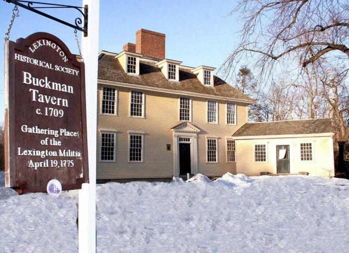 12 maisons historiques à visiter depuis votre canapé