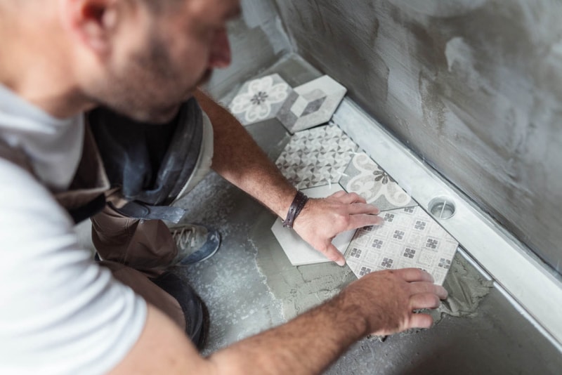 Rénovation de salle de bain à faire soi-même ou embaucher un professionnel