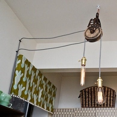 Suspendu par un fil : 9 façons inventives de suspendre des lampes suspendues