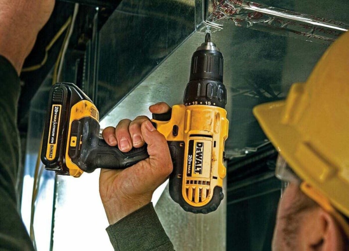 DeWalt contre Milwaukee